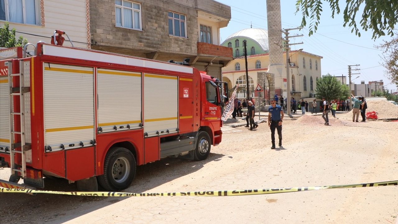 Kilis'te Doğal Gaz Borusuna Zarar Veren İş Makinesi Yangına Sebep Oldu
