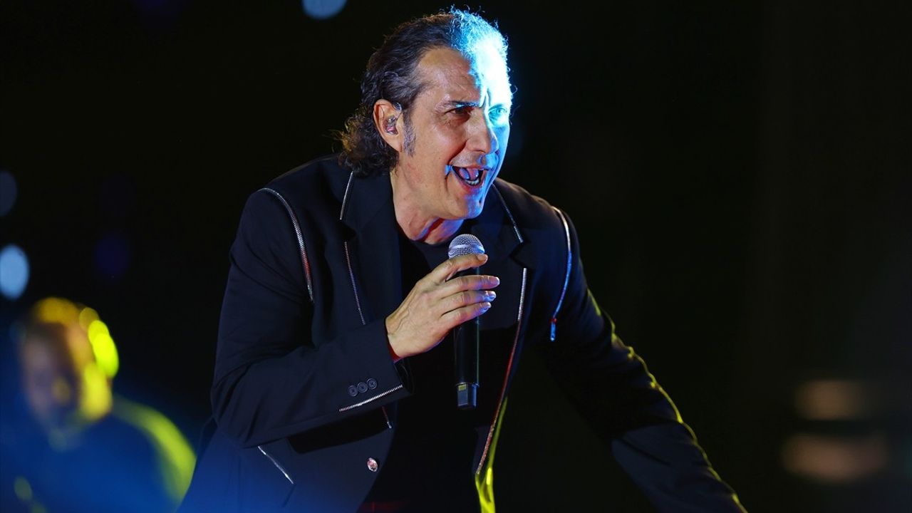 Kıraç, Trabzon Kültür Yolu Festivali'nde Hayranlarıyla Buluştu