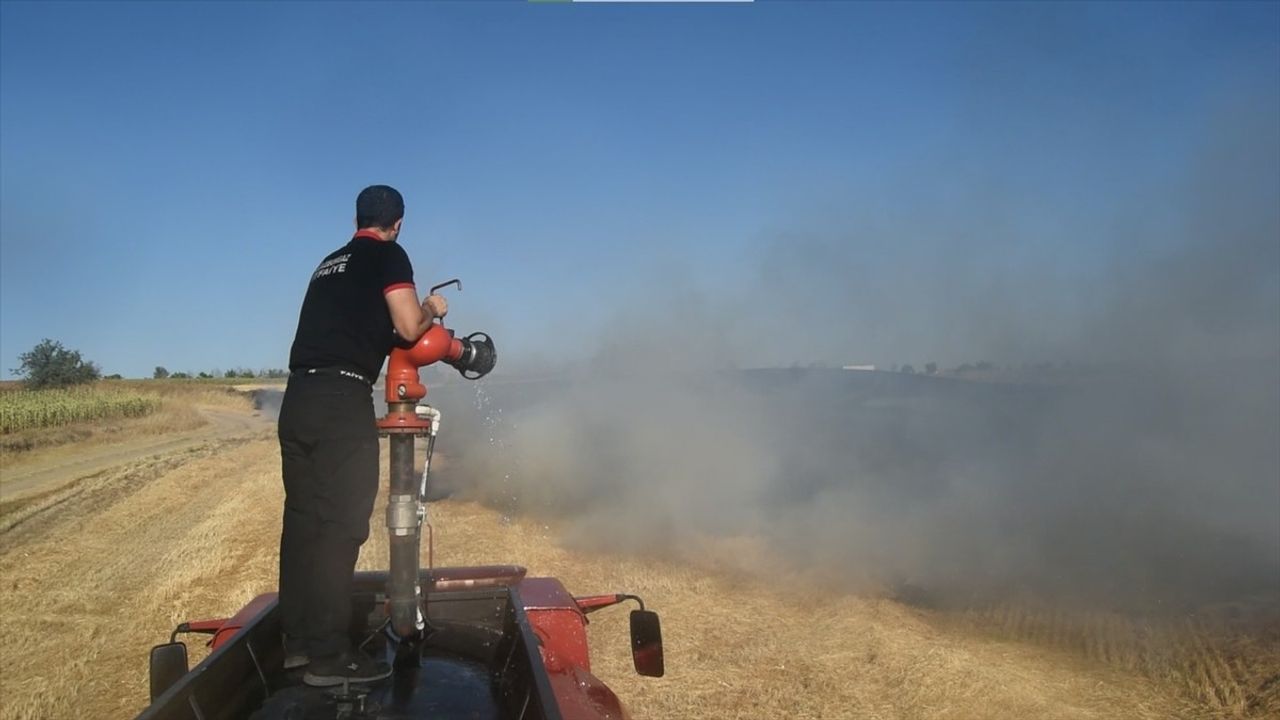 Kırklareli'nde Otluk Alanda Başlayan Yangın 50 Dekar Alanı Kasvetle Sarıldı
