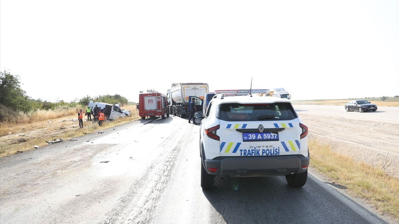 Kırklareli'nde Tır ve Panelvan Çarpışması: 1 Ölü, 1 Yaralı