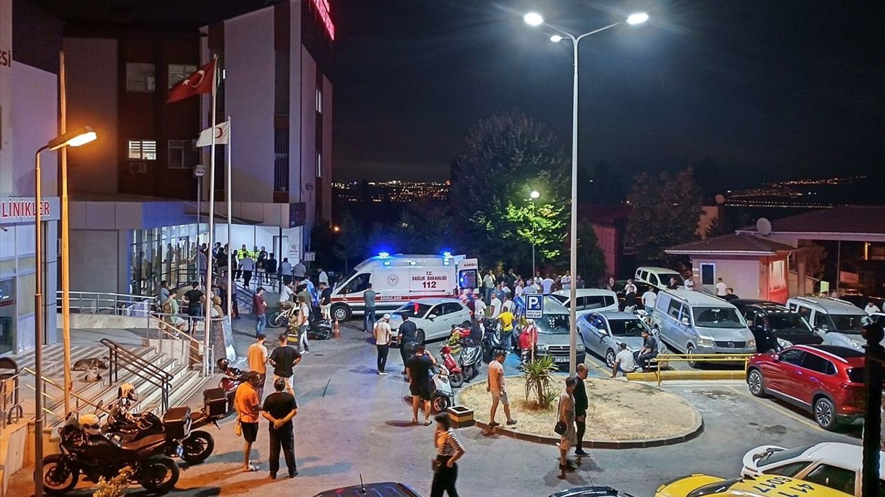 Kocaeli'de Bıçaklı Kavga: 1 Kişi Hayatını Kaybetti