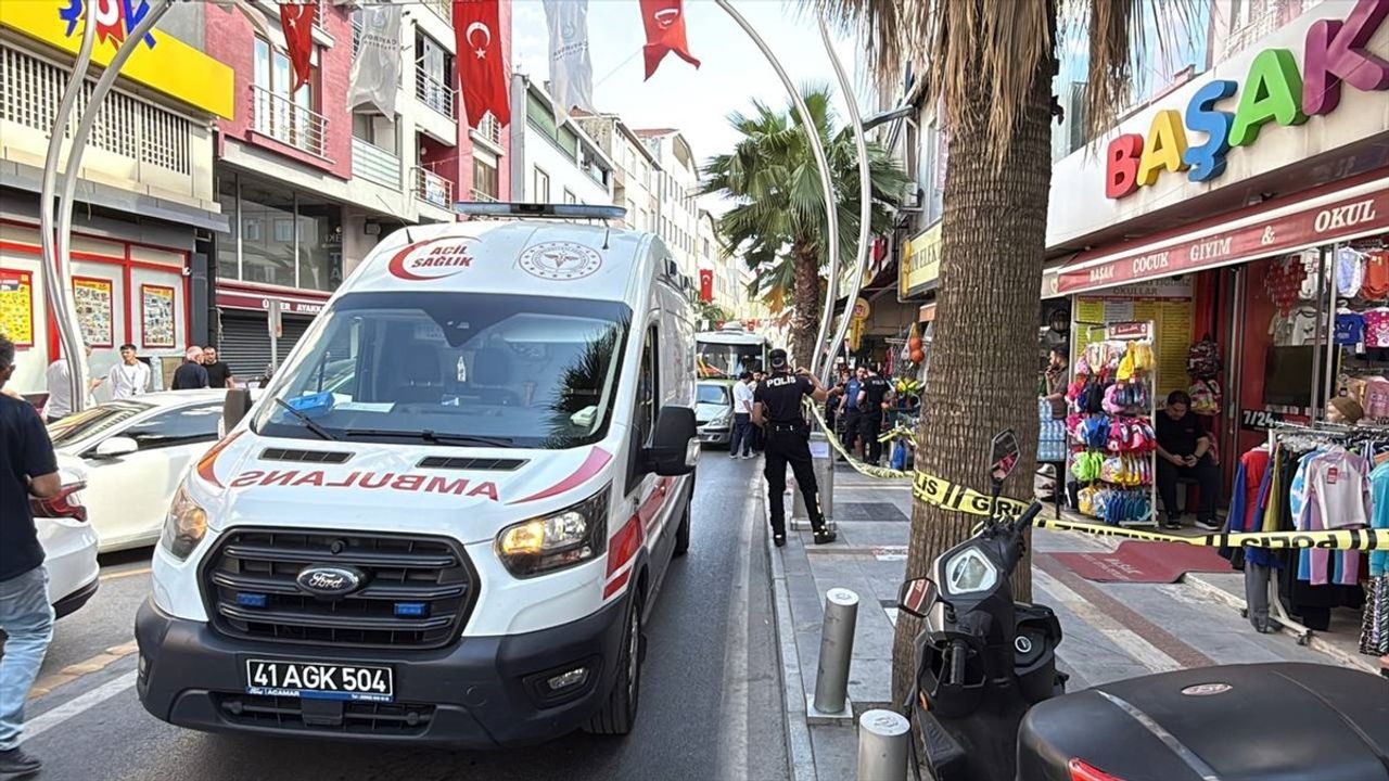 Kocaeli'de Bıçaklı Kavga: 1 Yaralı