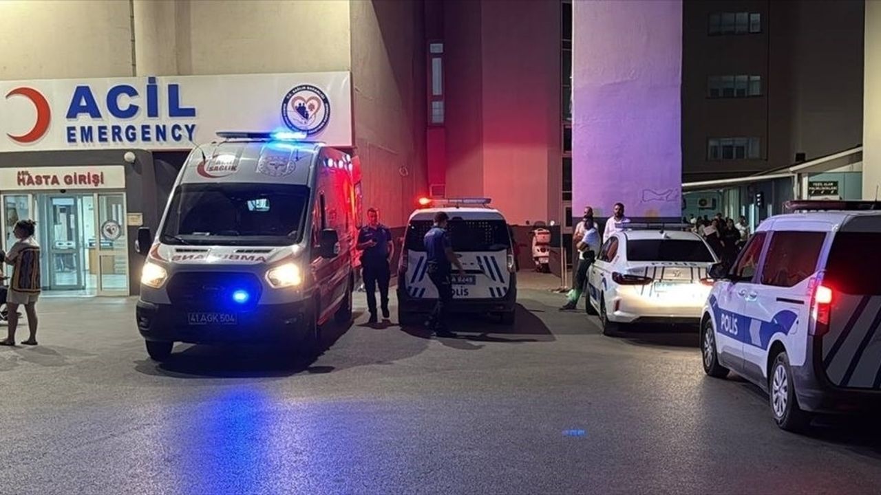 Kocaeli'de Kiracı ve Dükkan Sahipleri Arasında Kanlı Kavga: 2 Yaralı