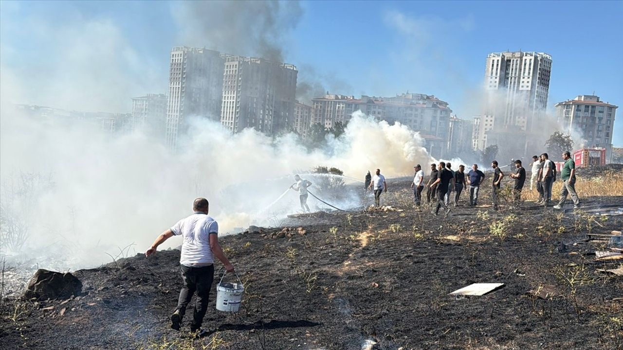 Kocaeli'de Otluk Alanda Çıkan Yangın Kontrol Altına Alındı