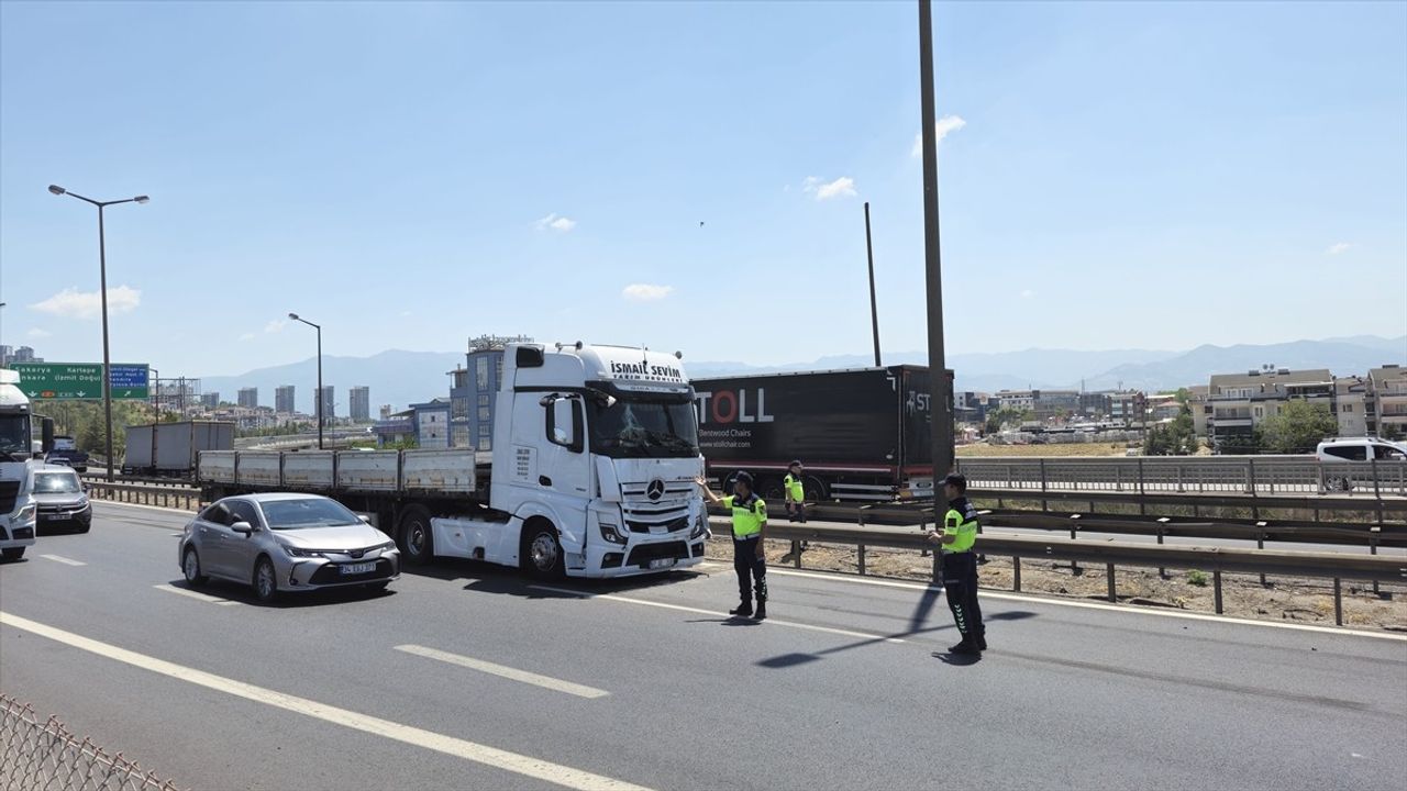 Kocaeli'de Zincirleme Kaza: 4 Yaralı, Ulaşım Aksadı