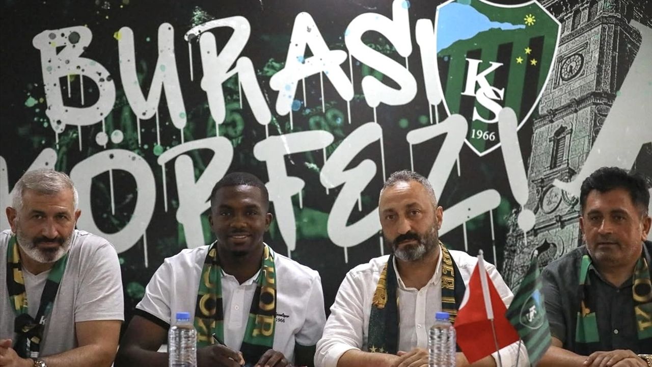 Kocaelispor, Anfernee Dijksteel ile Sözleşme İmzaladı