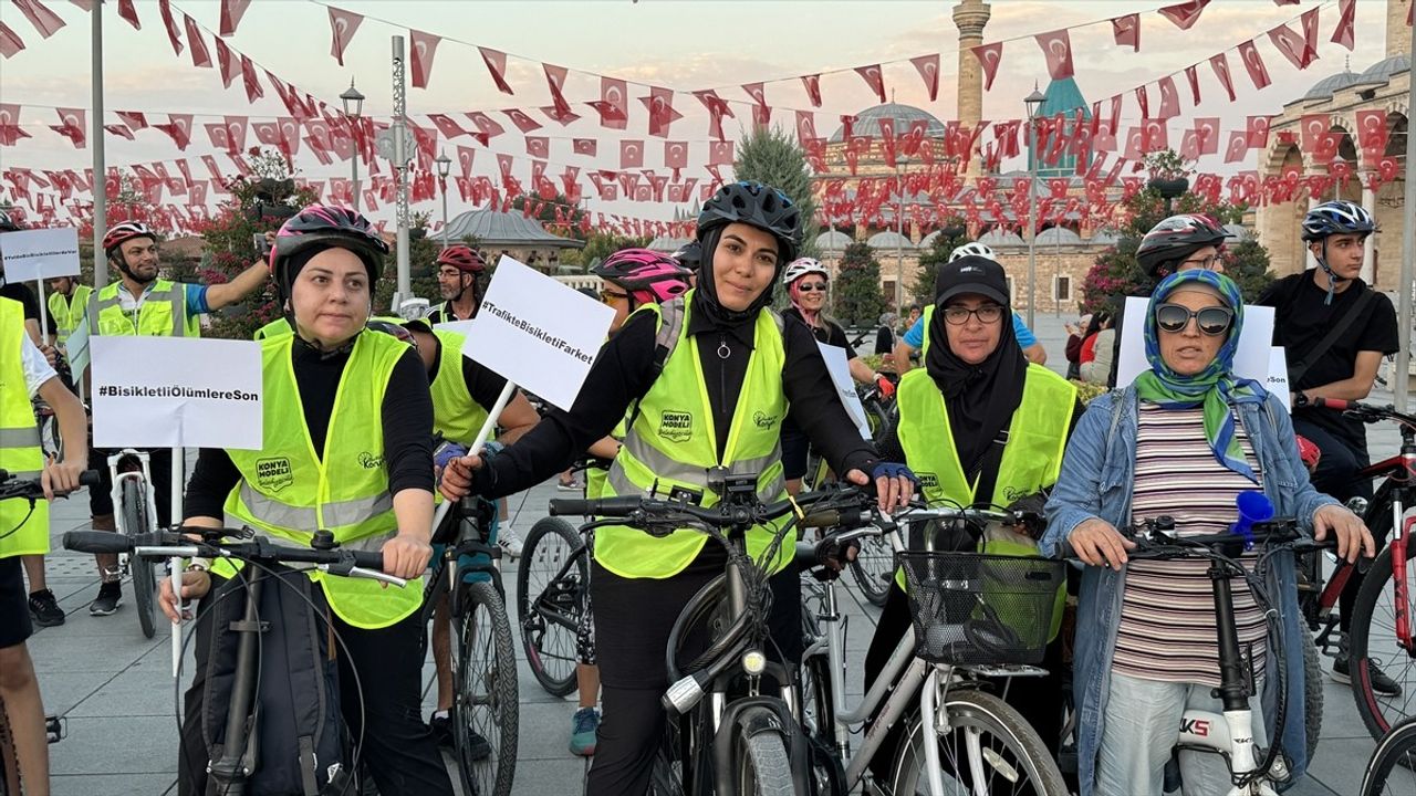 Konya'da Bisikletçiler, Kazada Hayatını Kaybeden Arkadaşları İçin Pedal Çevirdi