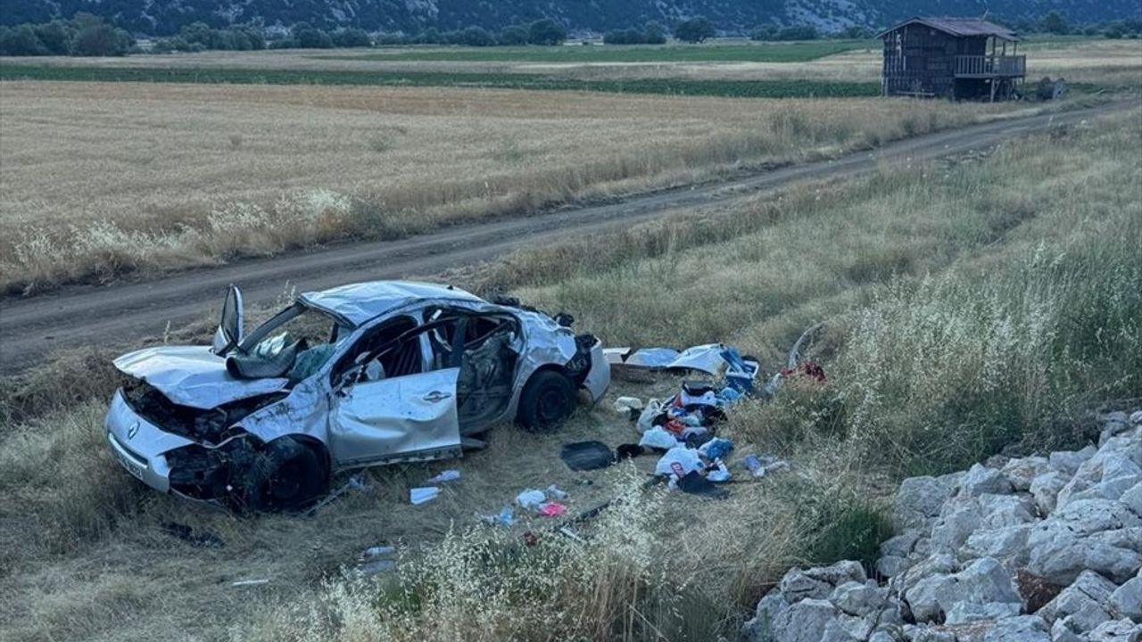 Konya'da Devrilen Otomobilde 3 Kişi Hayatını Kaybetti, 3 Kişi Yaralandı