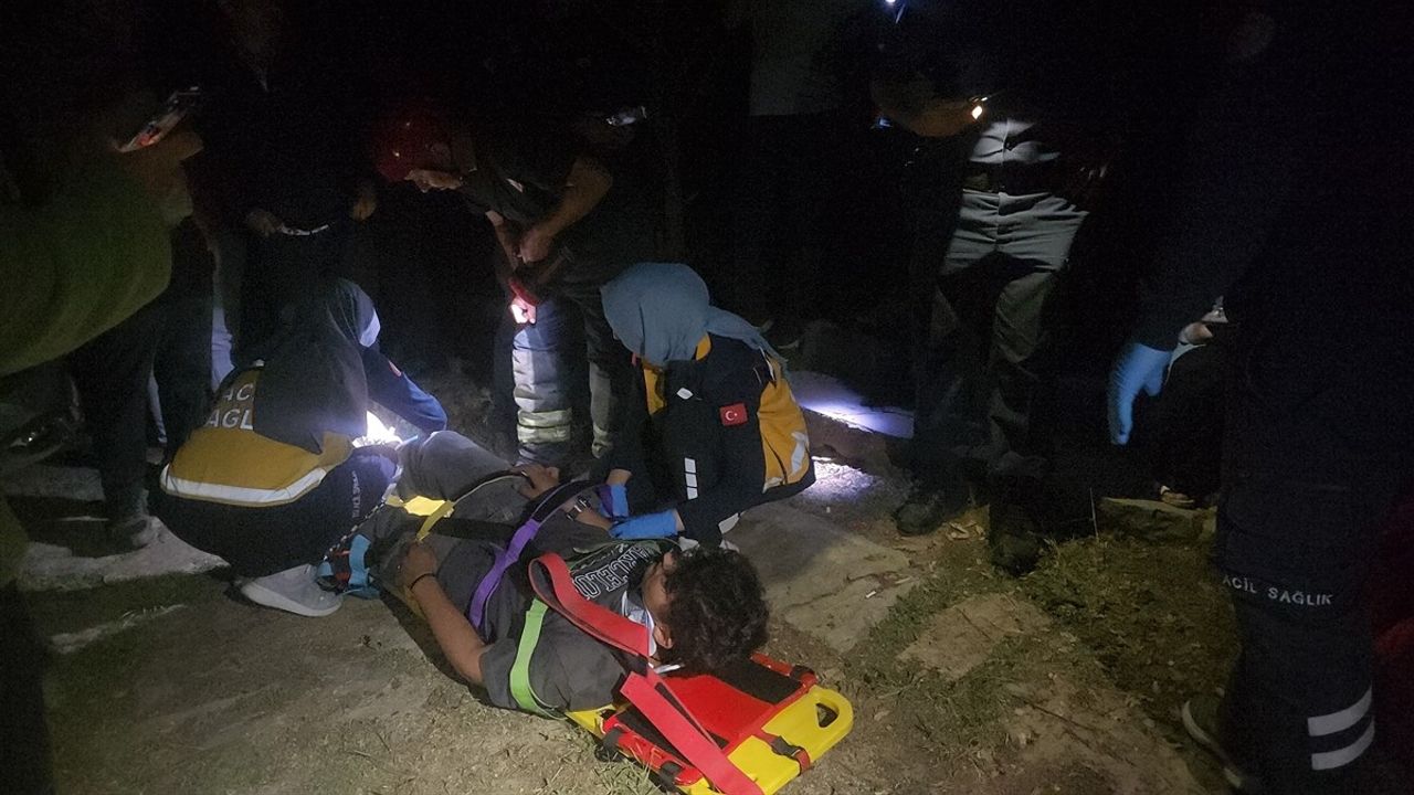 Konya'da Kayalıklarda Mahsur Kalan 2 Çocuk Kurtarıldı