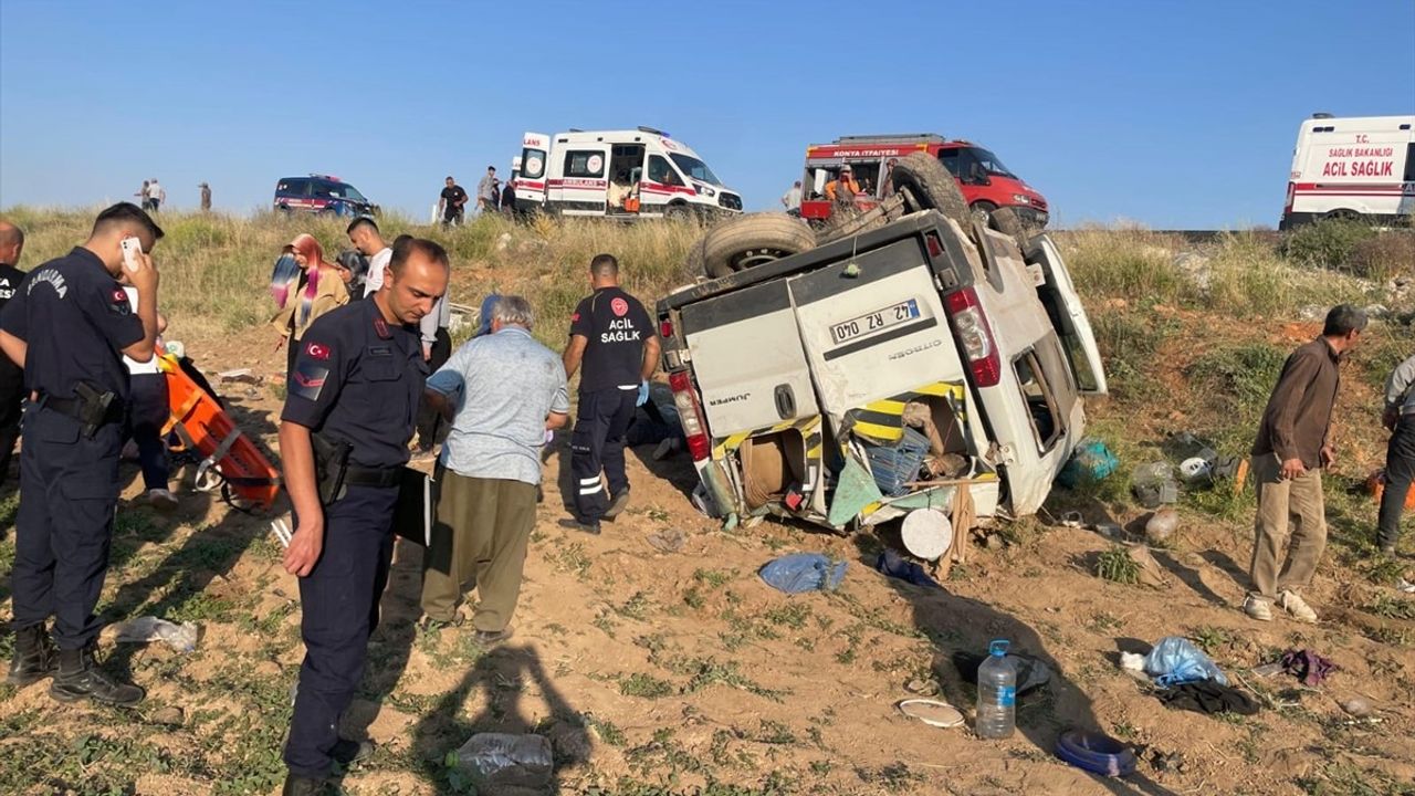 Konya'da Tarım İşçilerini Taşıyan Minibüs Devrildi: 15 Yaralı