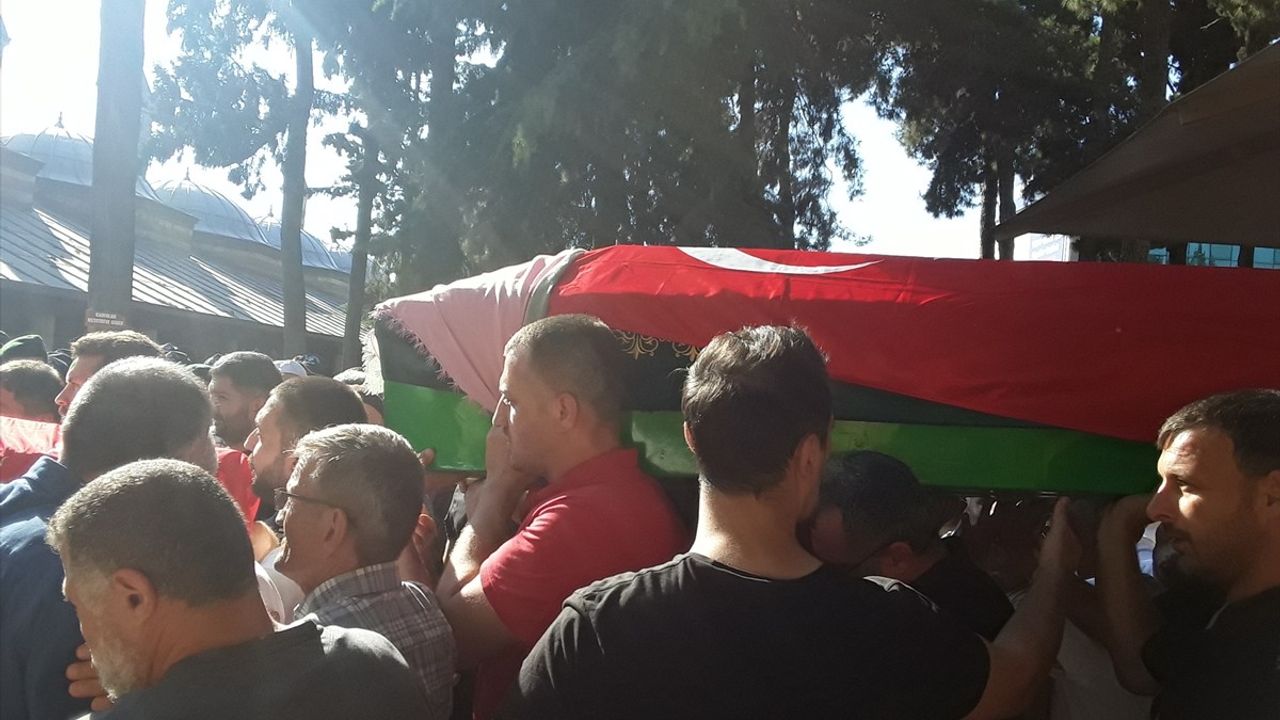 Konya'daki Trafik Kazasında Hayatını Kaybeden 3 Kişi Kocaeli'de Defnedildi