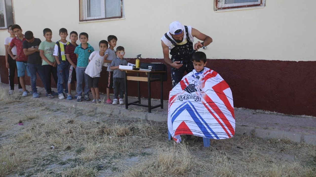Konyalı John Wick, Kitap Geliriyle Köy Okullarını Yeniliyor