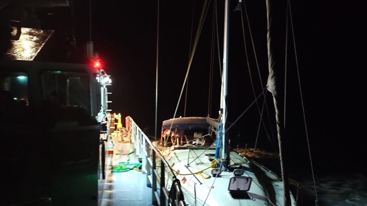 Köyceğiz Açıklarında Sürüklenen Teknedeki 6 Kişi Kurtarıldı