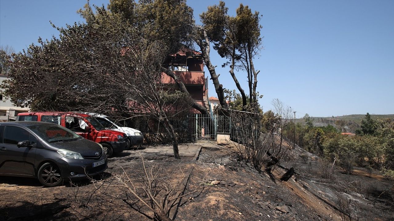 Krioneri'deki Yangında Evler Zarar Gördü