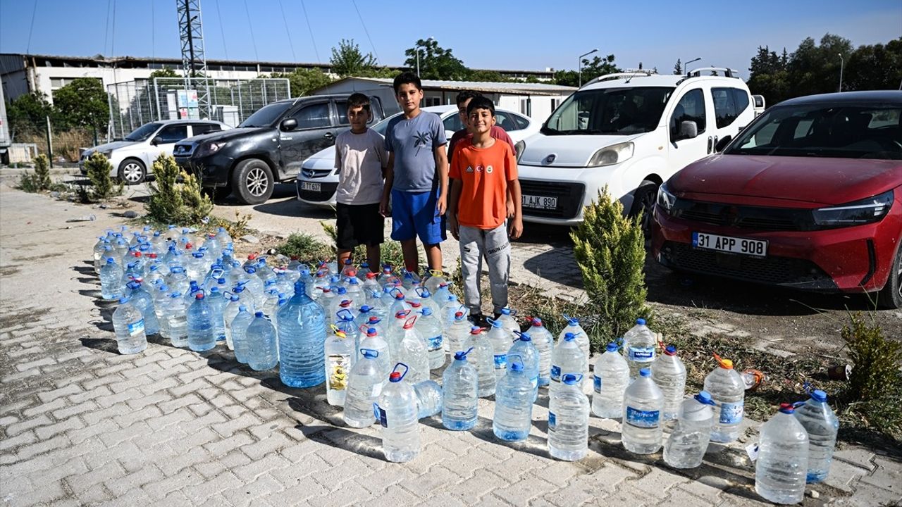 Küçük Kahramanlar: Hatay'daki Yangınla Mücadelede Çocuklardan Örnek Destek