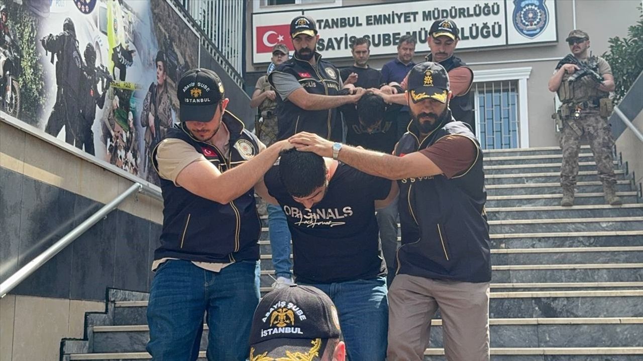 Küçükçekmece'deki Silahlı Kavga Zanlıları Adliyeye Sevk Edildi