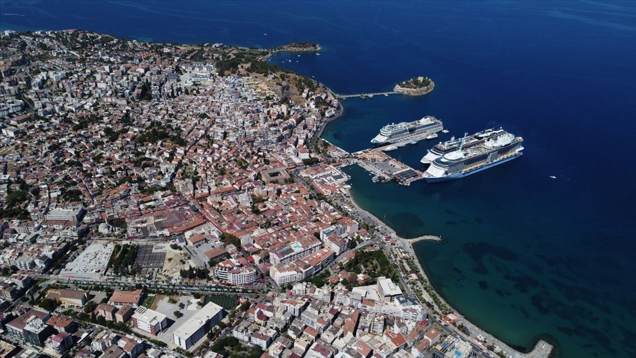 Kuşadası'na 9.350 Turist Getiren Yüzen Oteller: Kruvaziyer Turizminde Rekor