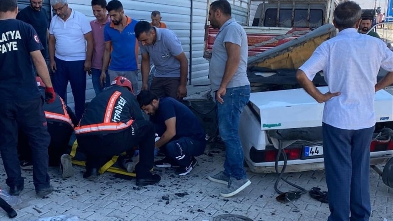 Malatya'da Otomobil Kazası: 1 Ölü, 1 Yaralı