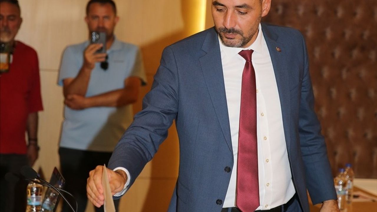 Manavgat Belediyesi Başkan Vekilliğine CHP'li Mehmet Çiçek Seçildi