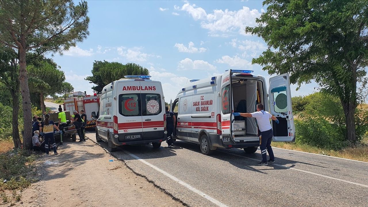 Manisa'da Feci Trafik Kazası: 1 Ölü, 4 Yaralı