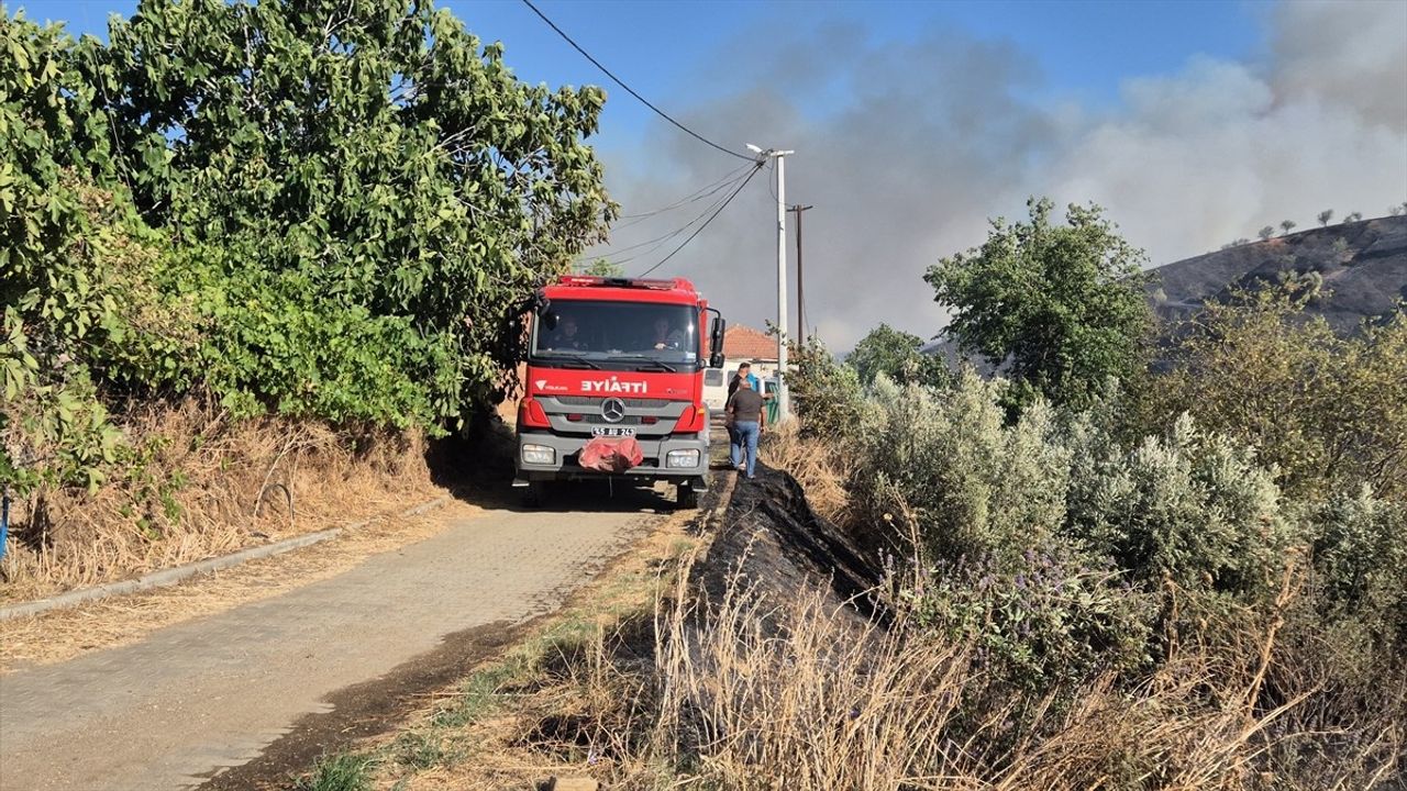 Manisa'da Yangın Kontrol Altına Alındı: Çiftlikteki Koyunlar Kurtarıldı
