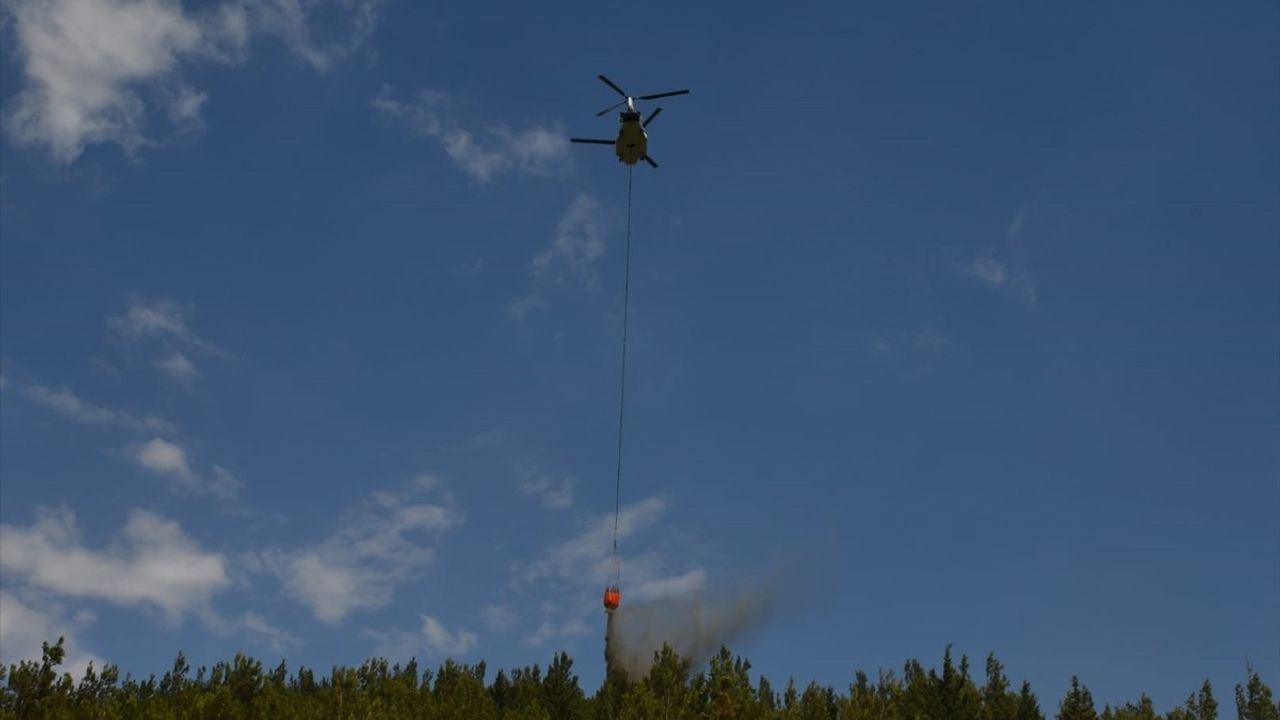 Manisa'nın Saruhanlı İlçesinde Yangın Alarmı: Ekipler Müdahale Ediyor