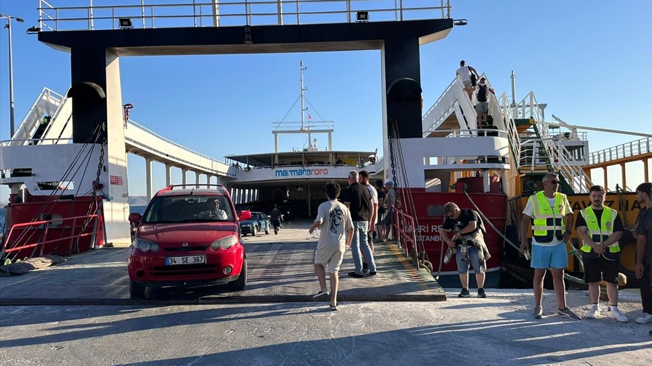 Marmara Adası Açıklarında Feribot Yangını: YAVUZ NAZ İskelesine Yanaştırıldı