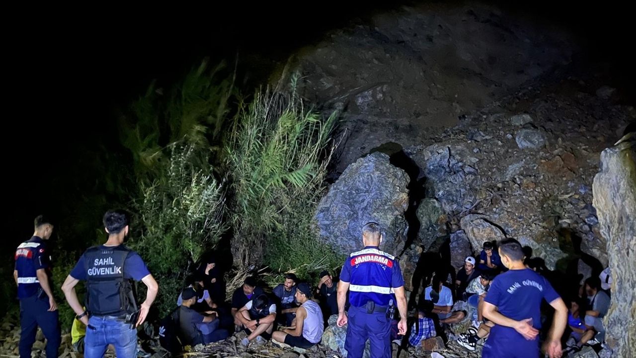 Marmaris'te 27 Düzensiz Göçmen Yakalandı, 3 Şüpheli Gözaltında