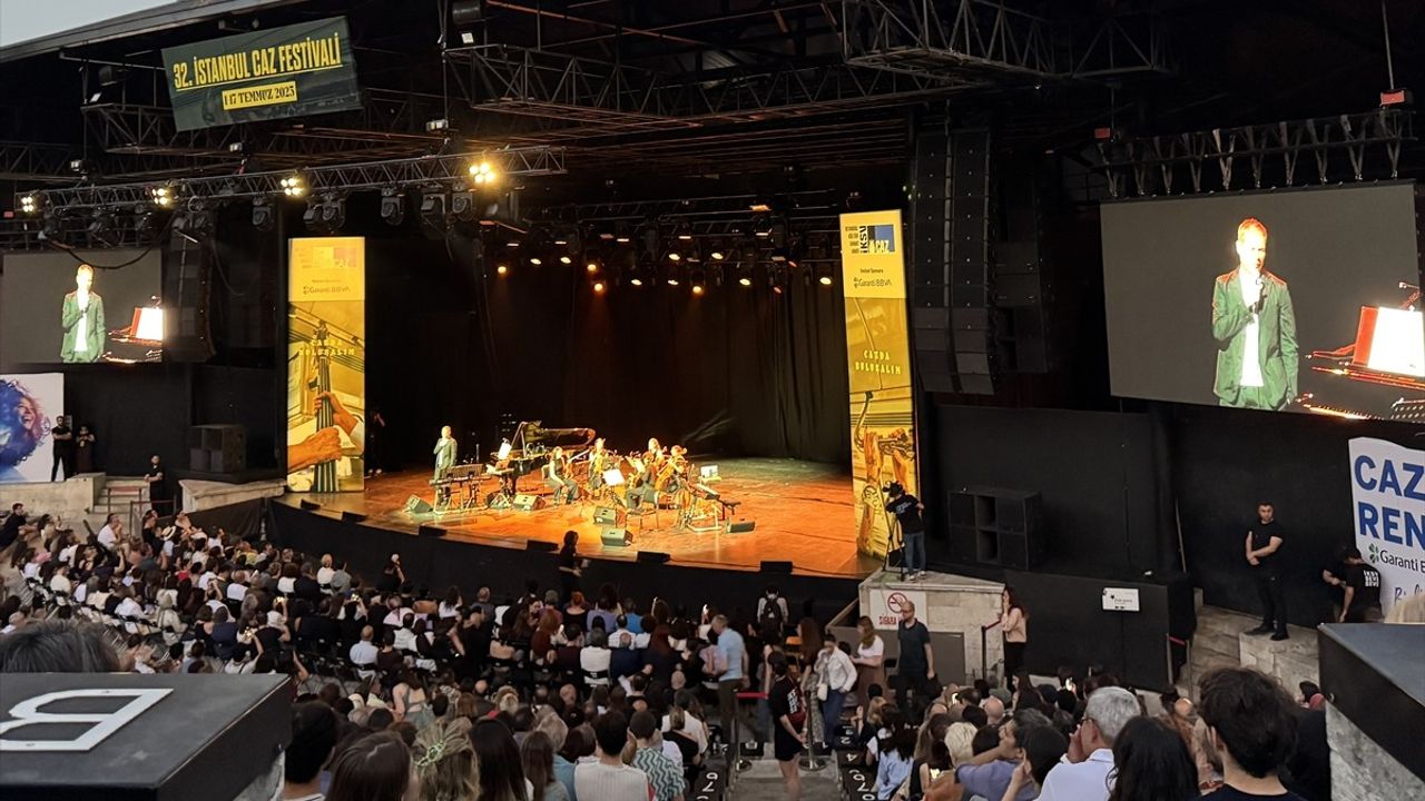 Max Richter İstanbul Caz Festivali'nde Harbiye'de Sahne Aldı