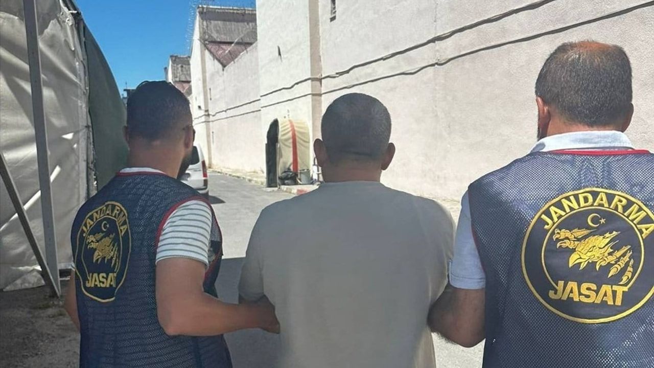 Mersin'de 41 Yıl Hapis Cezasıyla Aranan Hükümlü Kızının Evinde Yakalandı