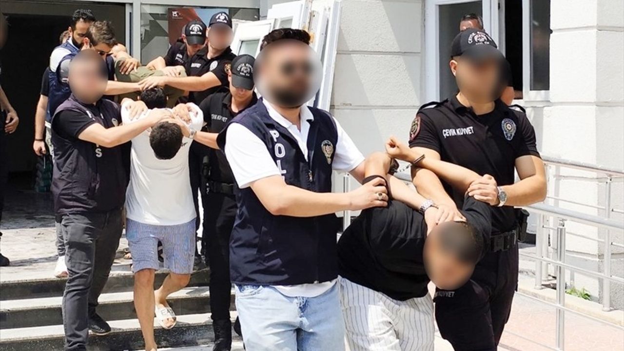 Mersin'de Anne ve Kızı Silahla Öldüren 4 Şüpheli Yakalandı
