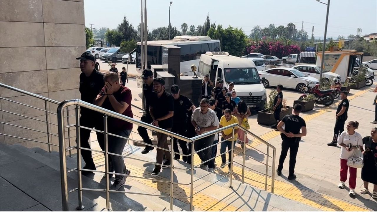 Mersin'de Fuhuş Operasyonu: 19 Zanlı Tutuklandı