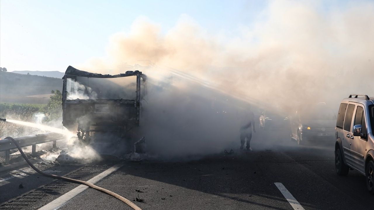 Mersin'deki Süt Tankerinden Sıçrayan Yangın Kontrol Altına Alındı