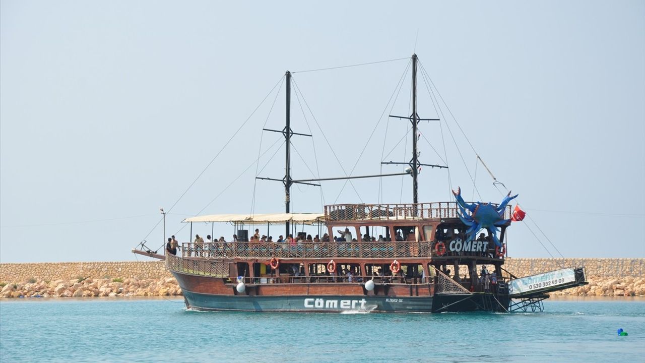 Mersin Sahilleri Sıcak Havadan Kaçış Noktası Oldu