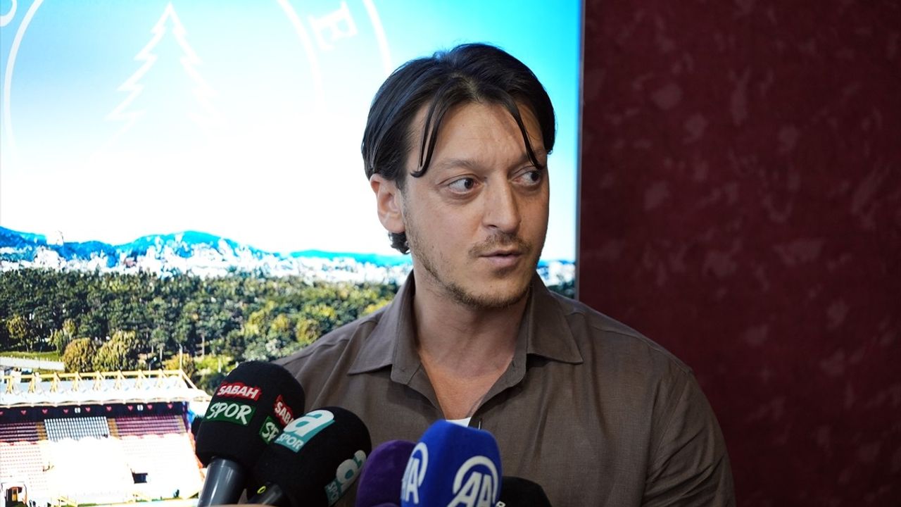 Mesut Özil, Ümraniye'de Futbol Akademisi Kuruyor