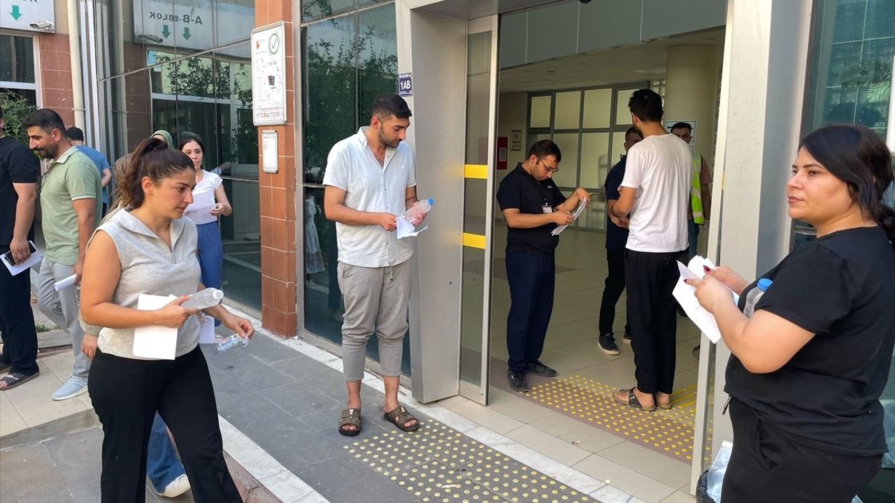 Milli Eğitim Bakanlığı Akademi Giriş Sınavı'nın İlk Oturumu Başladı