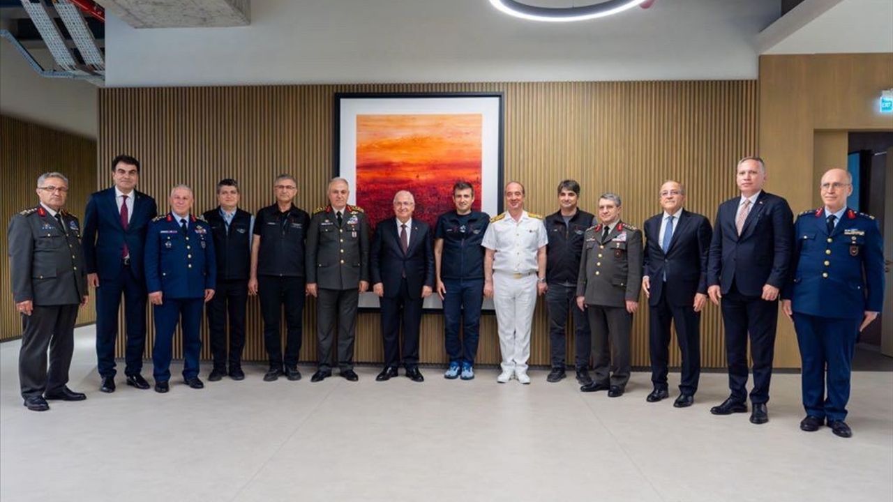 Milli Savunma Bakanı Güler, Özdemir Bayraktar Milli Teknoloji Merkezi'ni Ziyaret Etti