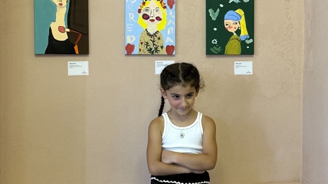 Minik Ressam Deren Aral'ın İlk Sergisi 'Deren'in Düş Bahçesi' Açıldı