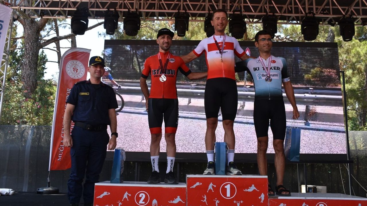 Muğla'da 15 Temmuz Şehitlerini Anma Ulusal Bisiklet Yol Yarışı Yapıldı