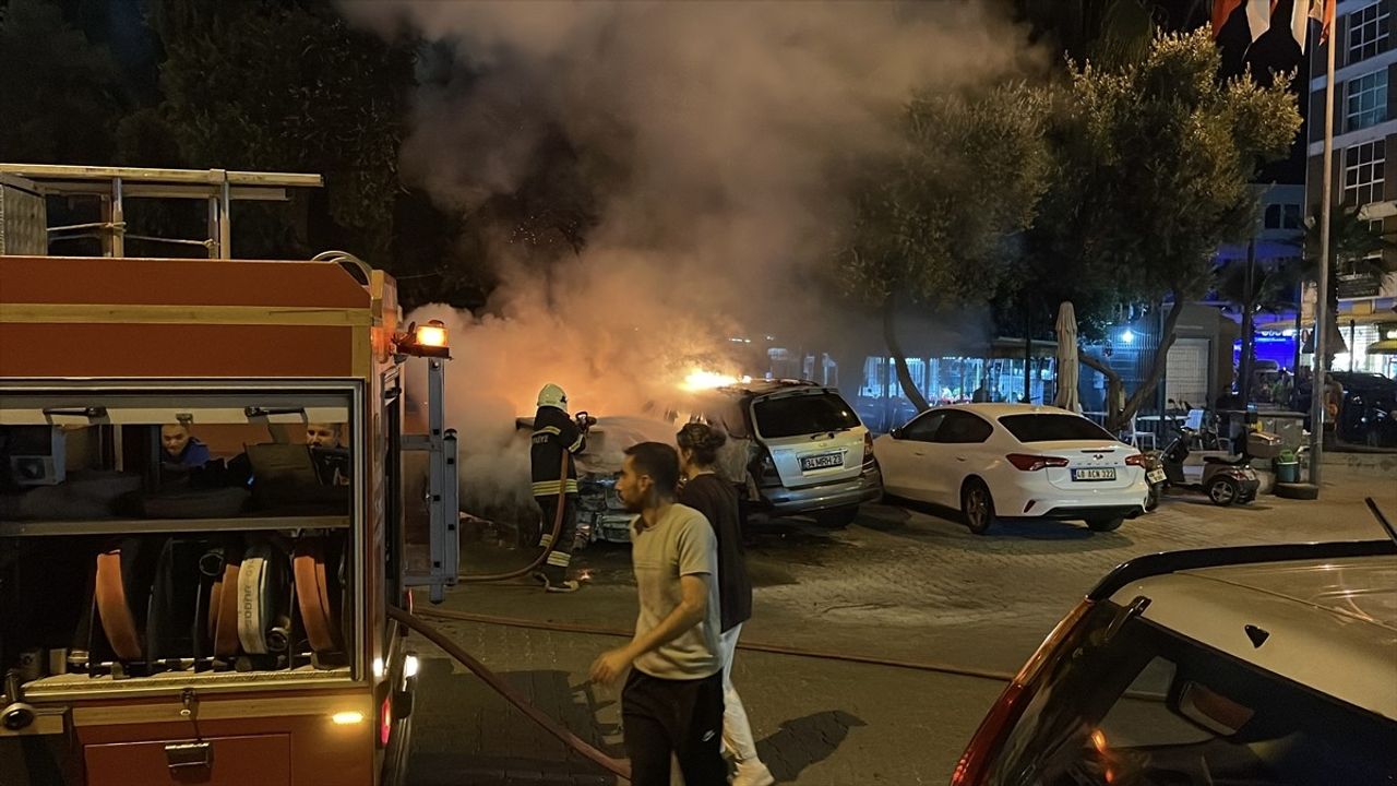 Muğla'da Park Halindeki Araçlar ve Elektrikli Bisiklet Yangını