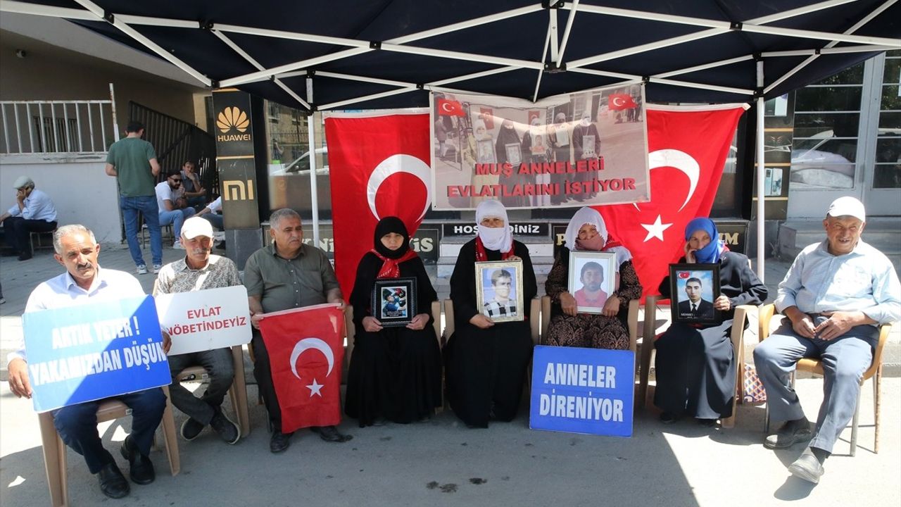 Muş'ta Ailelerin Evlat Nöbeti Devam Ediyor