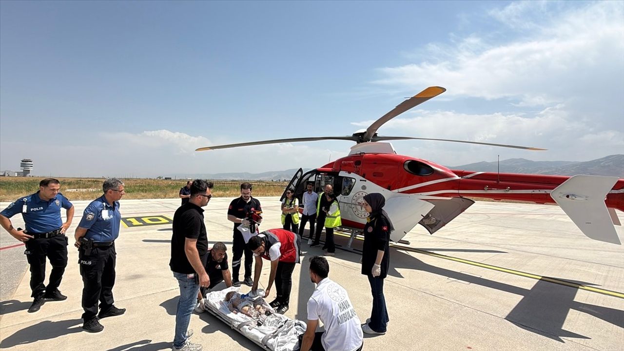 Muş'ta Hasta Bebek, Ambulans Helikopterle Elazığ'a Sevk Edildi