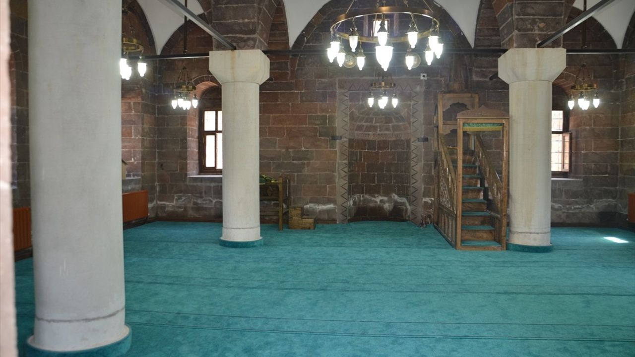Muş'ta Tarihi Murat Paşa Camisi Yeniden İbadete Açılıyor