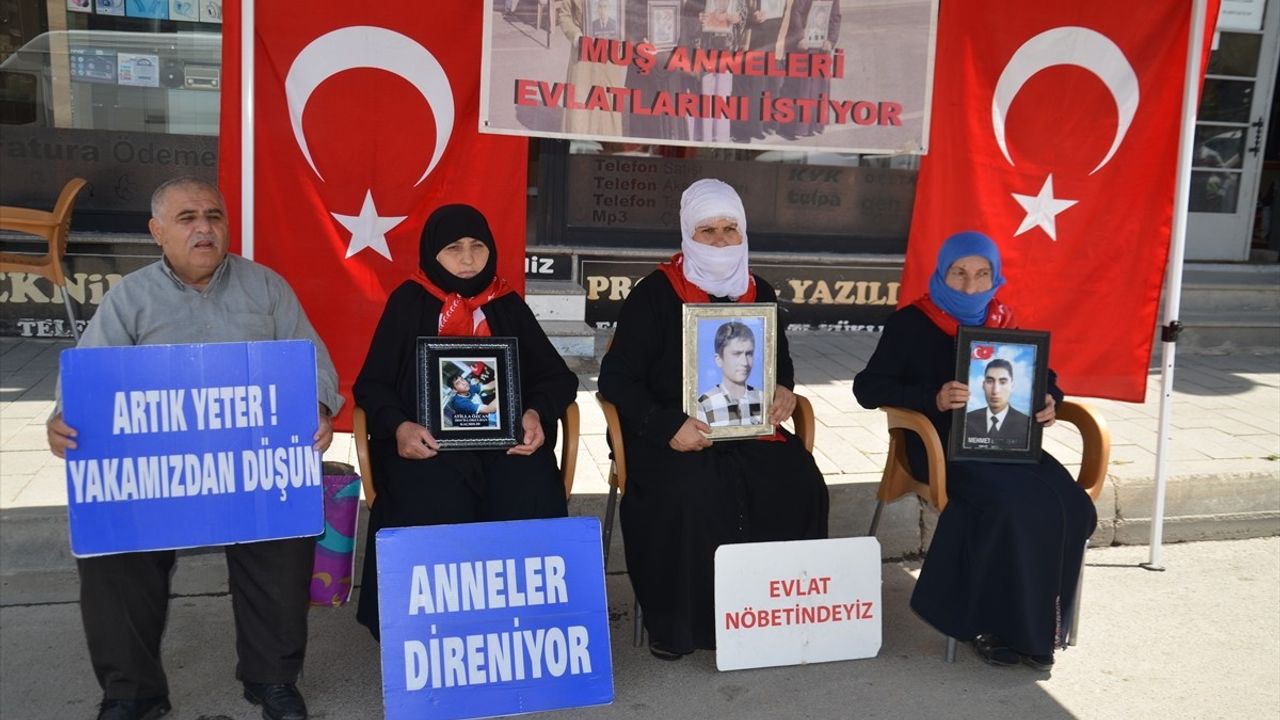 Muş'taki Aileler, DEM Parti Önünde Eylemlerine Devam Ediyor