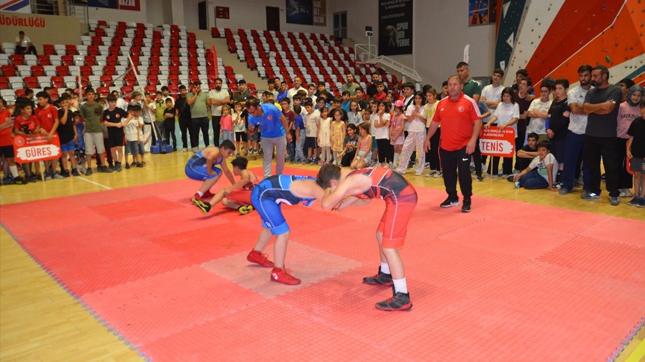 Muş ve Bitlis'te GSB Spor Okulları Törenle Açıldı