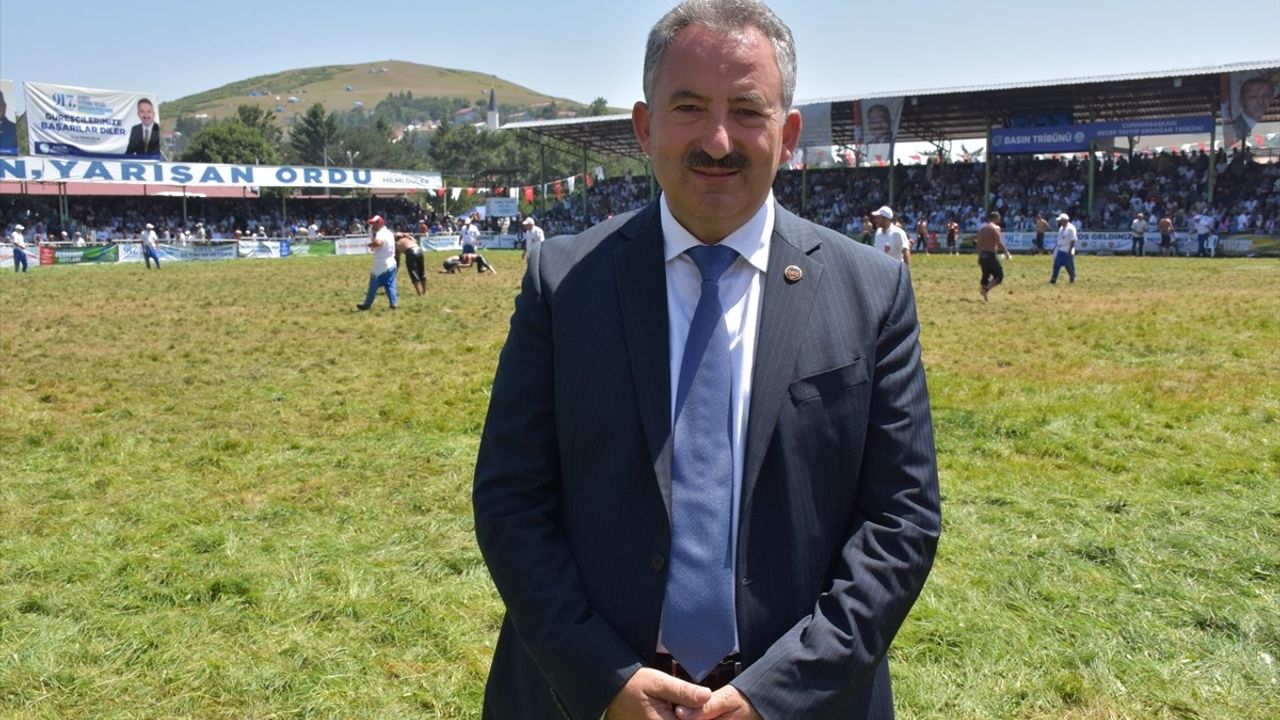 Mustafa Taş, Perşembe Yaylası Yağlı Güreş Festivali'nin Başpehlivancı Oldu