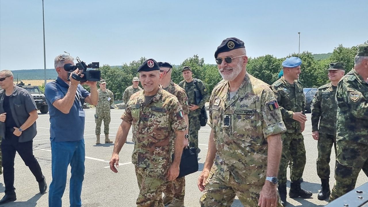 NATO Askeri Komitesi Başkanı Dragone, Bulgaristan'daki Çok Uluslu Muharebe Grubunu Ziyaret Etti