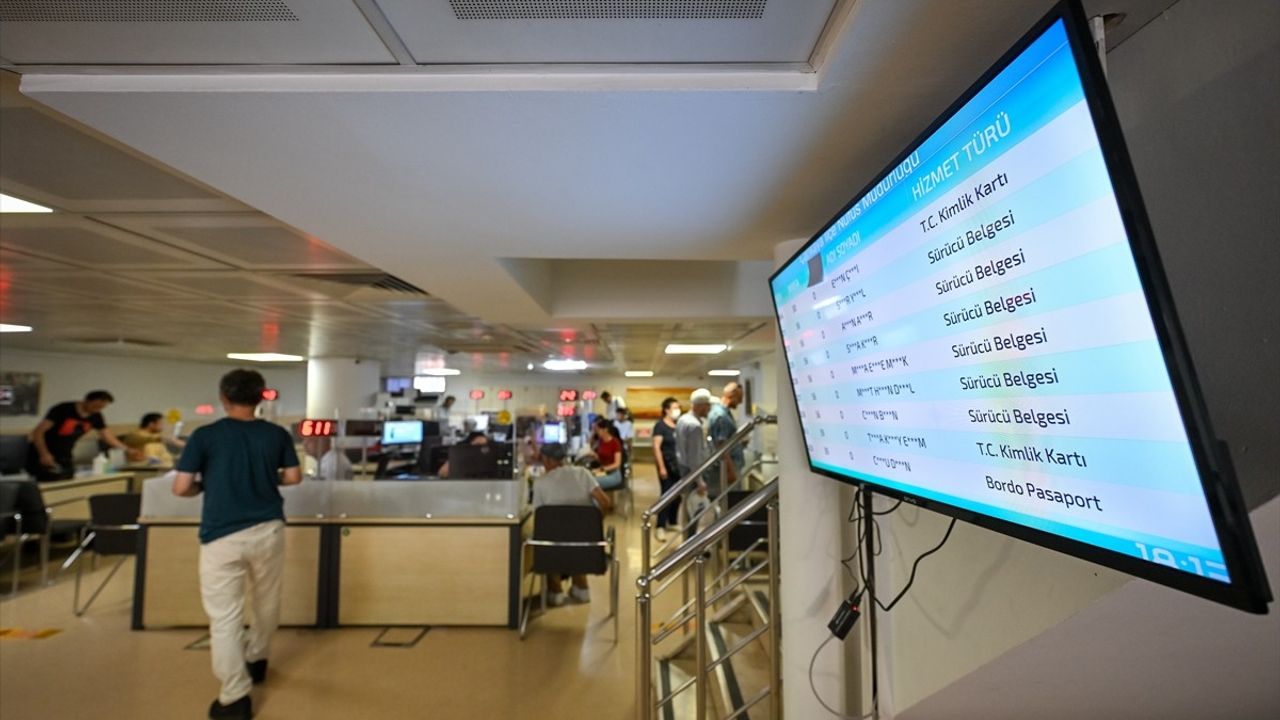 Nüfus Müdürlüklerinde Sürücü Belgesi Yenileme Yoğunluğu