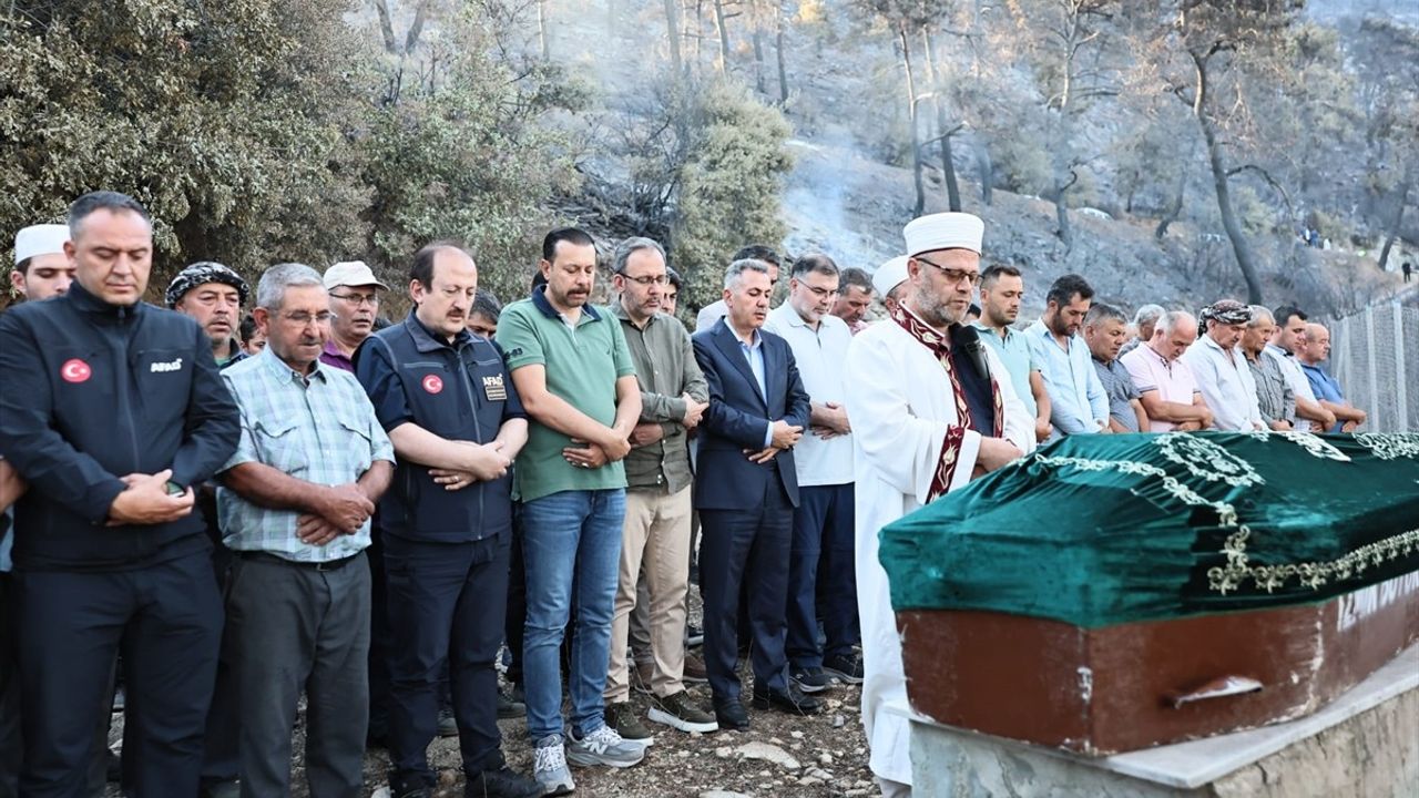 Ödemiş'teki Orman Yangınında Hayatını Kaybeden İbrahim Erkan Toprağa Verildi