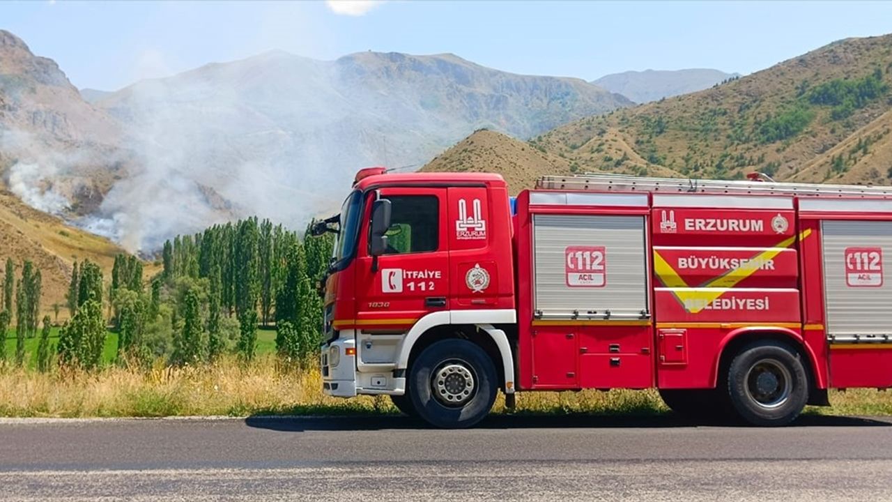 Oltu'daki Örtü Yangını Kontrol Altına Alındı